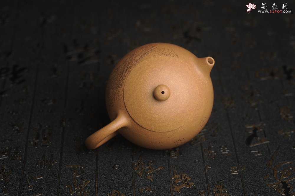 紫砂壶图片：油润老黄段泥(此泥料属于家藏老料！油润无比，识者自知！)全手工小品西施 装饰云鹤特文气 - 美壶网