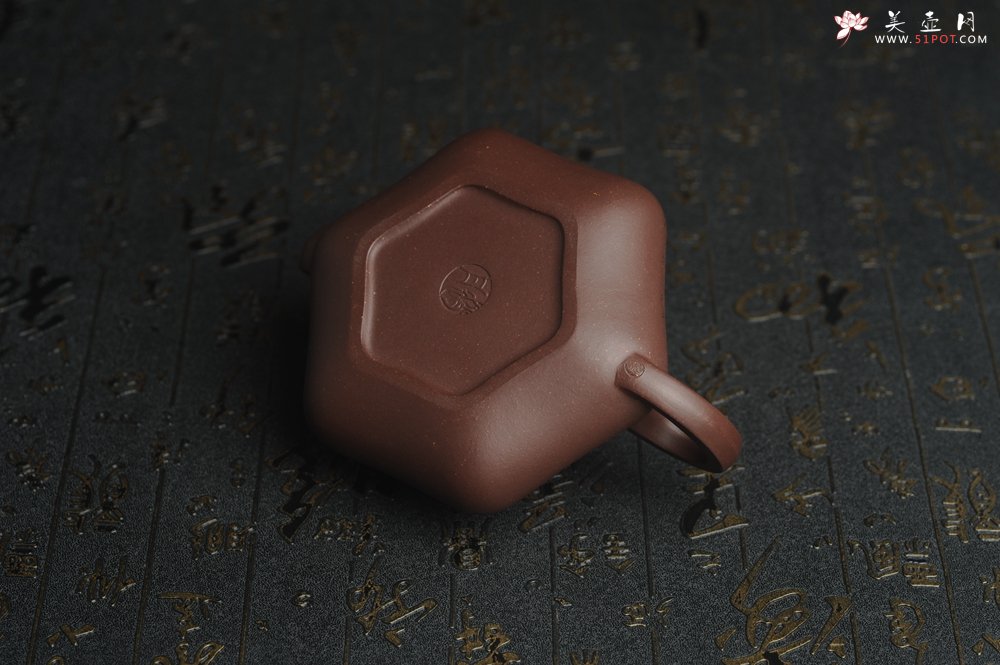 紫砂壶图片：美壶特惠 精致老紫泥六方福缘壶 茶人醉爱 - 美壶网