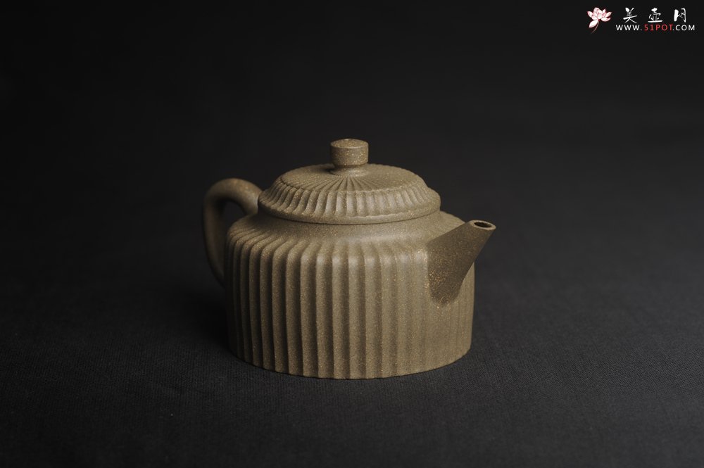 紫砂壶图片：美壶特惠 精致青段剑流德中壶 茶人醉爱 - 美壶网