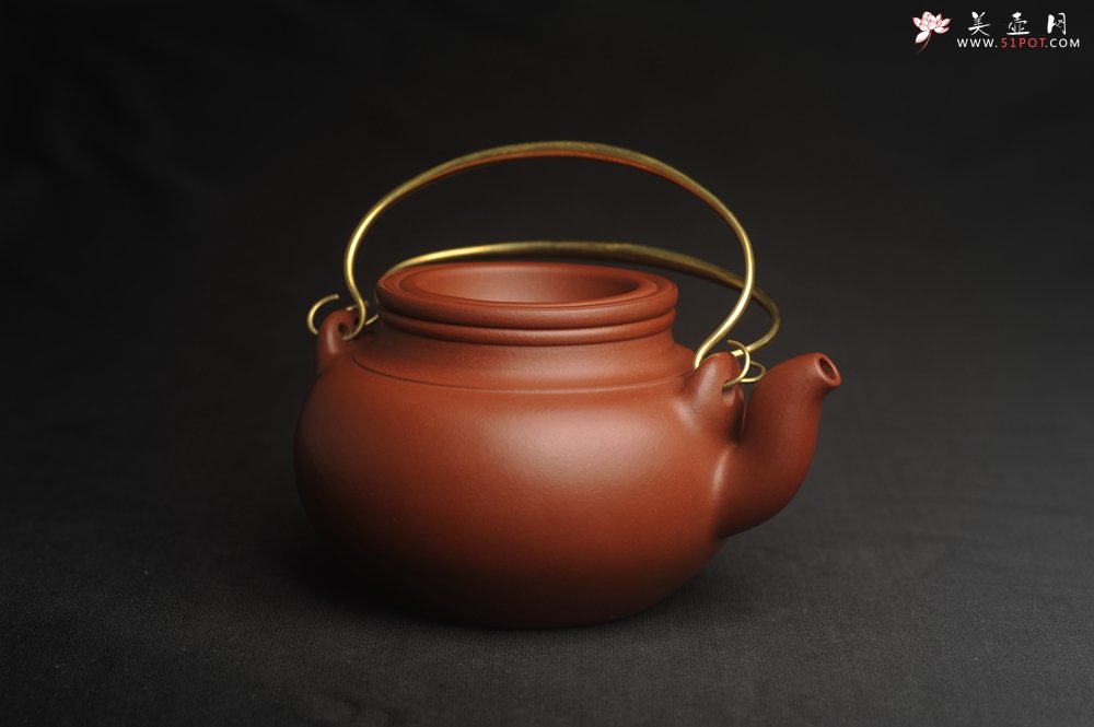 紫砂壶图片：潜力股周小培全手工老清水泥蛋包提梁壶 特实用 - 美壶网
