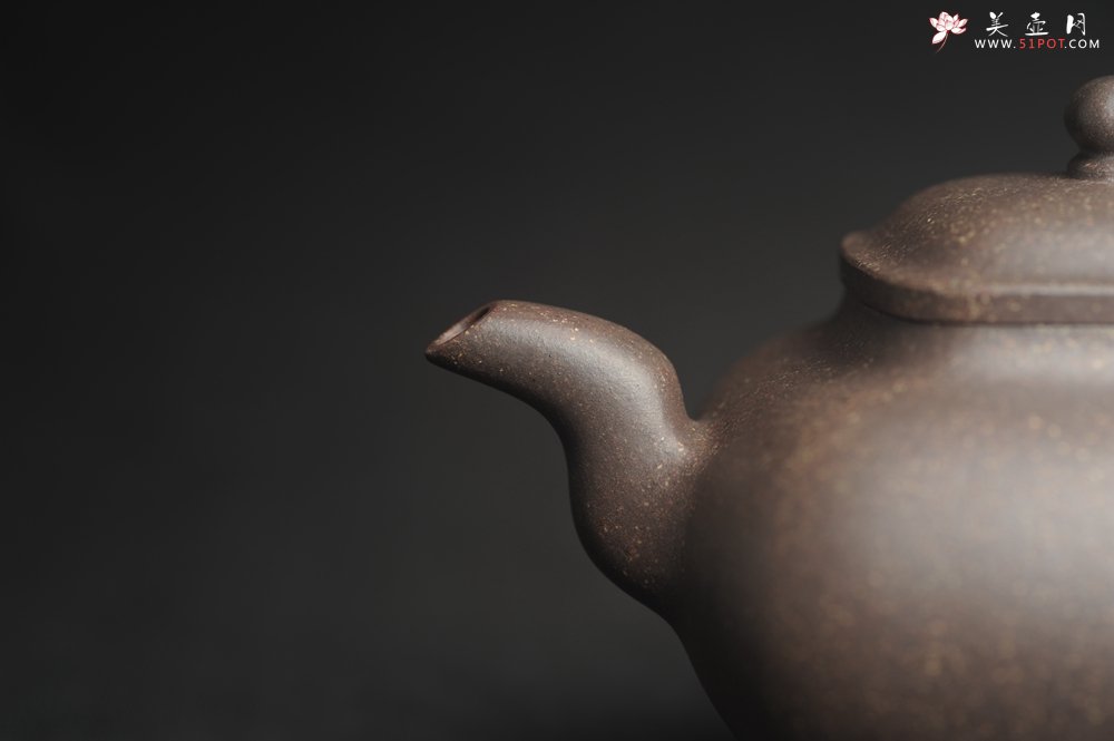 紫砂壶图片：实力派张海艳全手工特好老青灰段泥传炉壶 线面挺括 大气 做工特好 - 美壶网