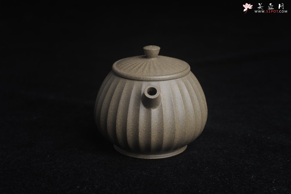 紫砂壶图片：美壶特惠 精致青段筋纹矮巨轮壶 - 美壶网