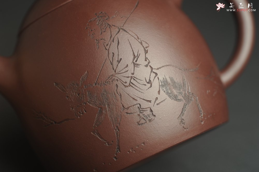 紫砂壶图片：,美壶特惠 超精致老紫泥秦权壶 装饰老子出关图 特文气 不输2000元做工 - 美壶网