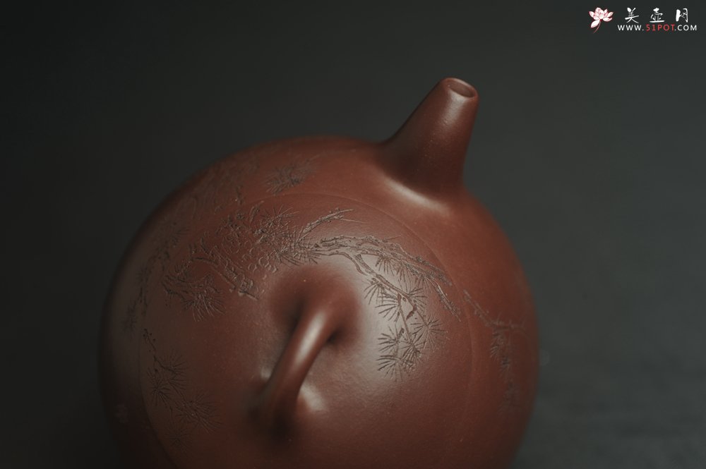 紫砂壶图片：美壶特惠 超精致老紫泥秦权壶 装饰通景长青松 特文气 不输2000元做工 - 美壶网