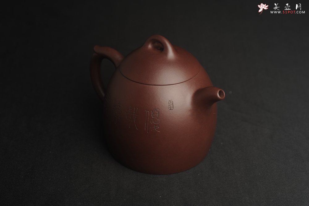 紫砂壶图片：,美壶特惠 超精致老紫泥秦权壶 装饰老子出关图 特文气 不输2000元做工 - 美壶网