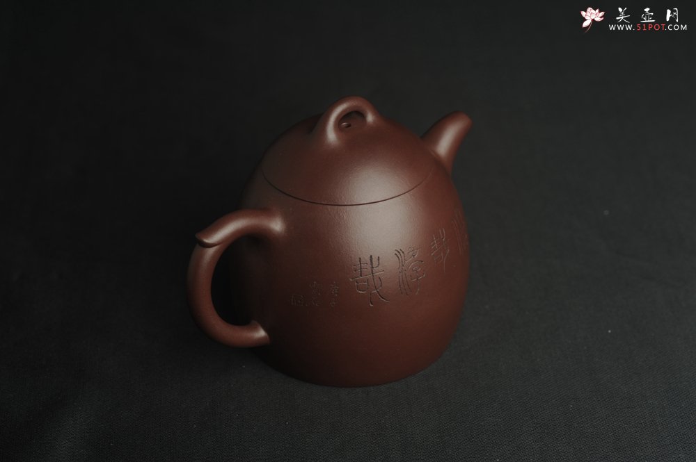 紫砂壶图片：,美壶特惠 超精致老紫泥秦权壶 装饰老子出关图 特文气 不输2000元做工 - 美壶网