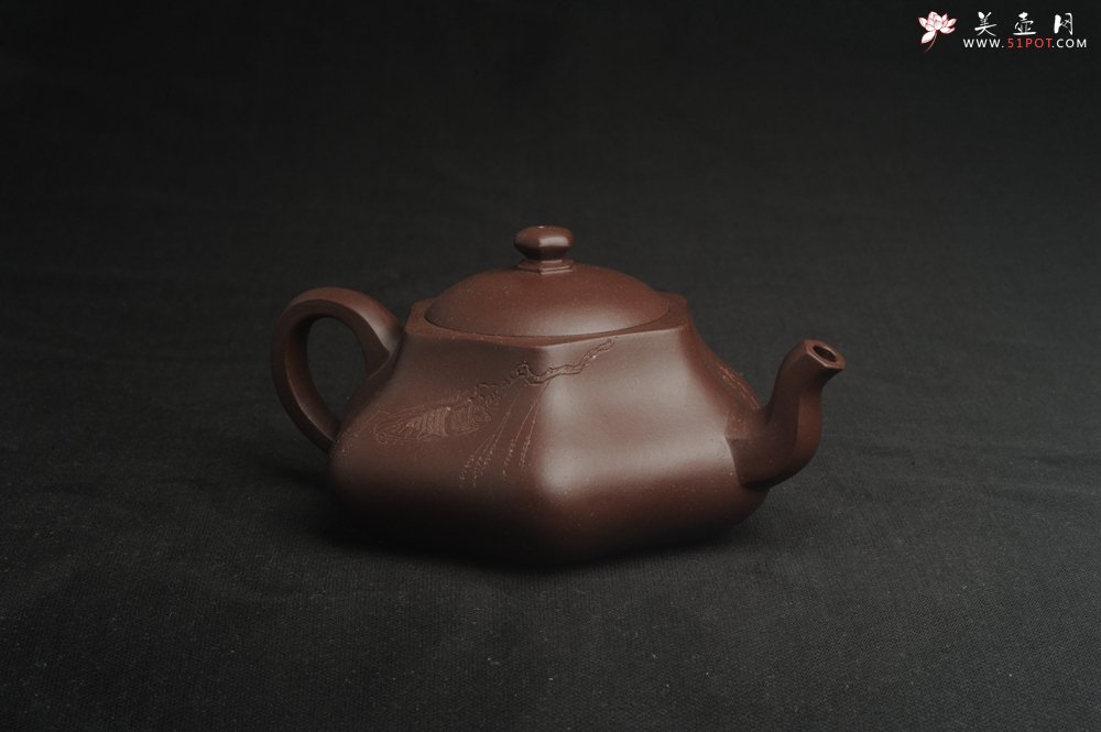 紫砂壶图片：美壶特惠 精致老紫泥六方福缘壶 茶人醉爱 - 美壶网