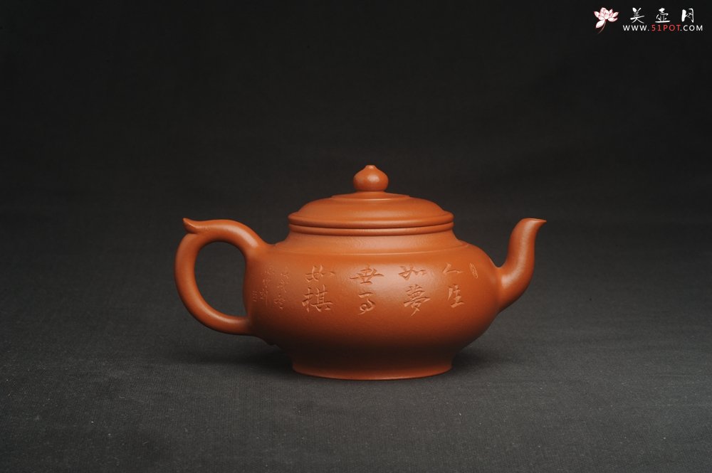 紫砂壶图片：潜力股周小培全手演绎朱泥笑樱壶 中品难度大 方健老师装饰对弈图 - 美壶网