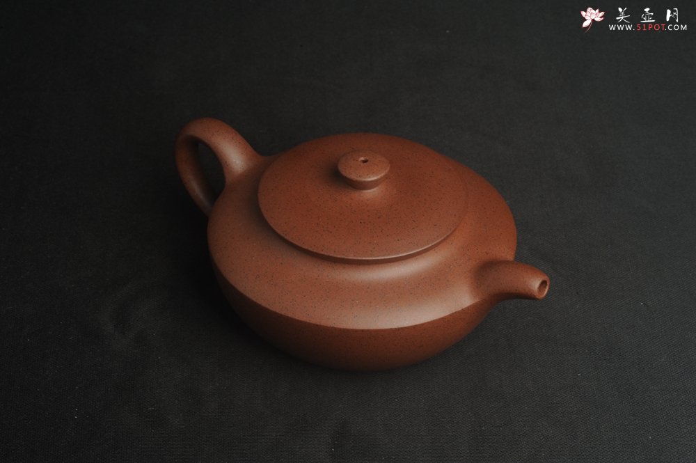 紫砂壶图片：美壶特惠 精致铁星砂紫泥汉扁壶 茶人醉爱 - 美壶网