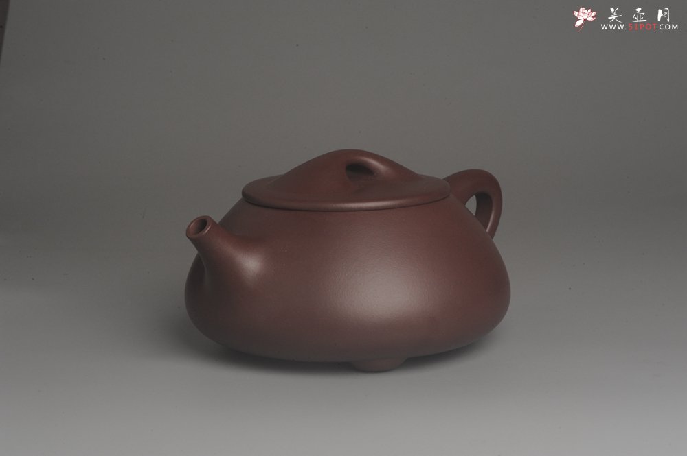 紫砂壶图片：美壶特惠 学学老师超大精致紫泥祥云满瓢茶壶 茶人醉爱 - 美壶网