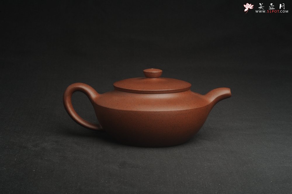 紫砂壶图片：美壶特惠 精致铁星砂紫泥汉扁壶 茶人醉爱 - 美壶网