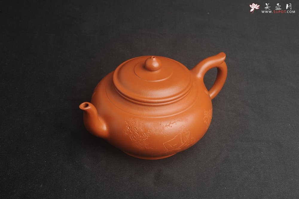 紫砂壶图片：潜力股周小培全手演绎朱泥笑樱壶 中品难度大 方健老师装饰对弈图 - 美壶网