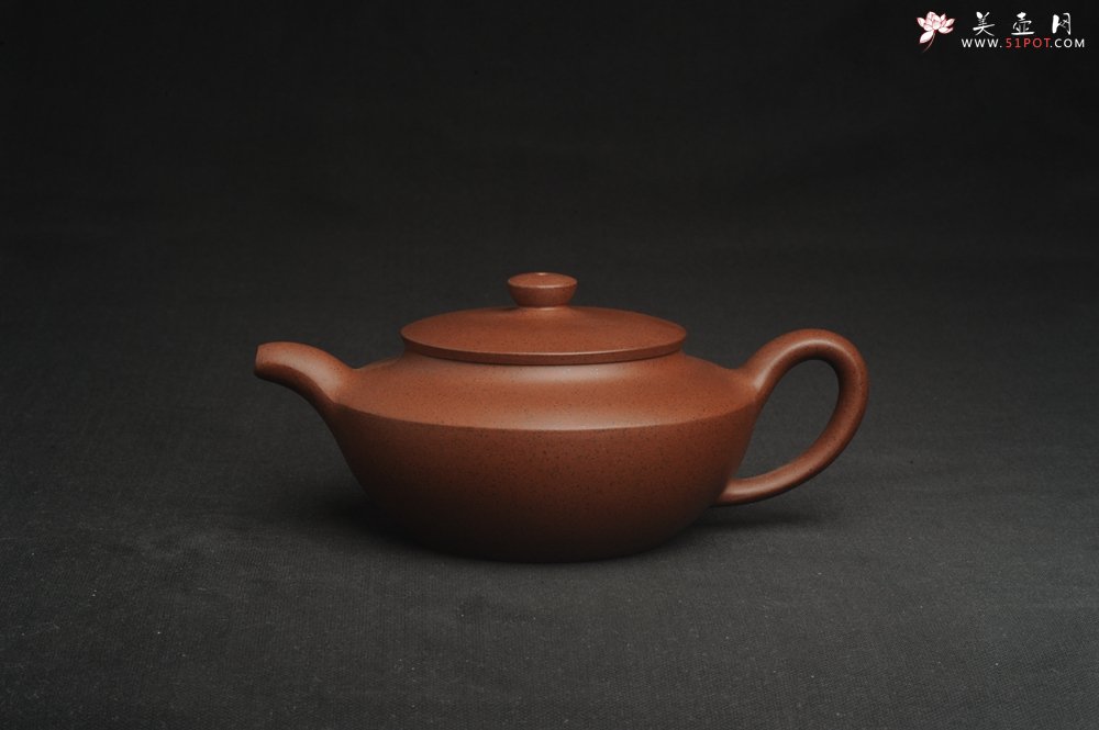 紫砂壶图片：美壶特惠 精致铁星砂紫泥汉扁壶 茶人醉爱 - 美壶网