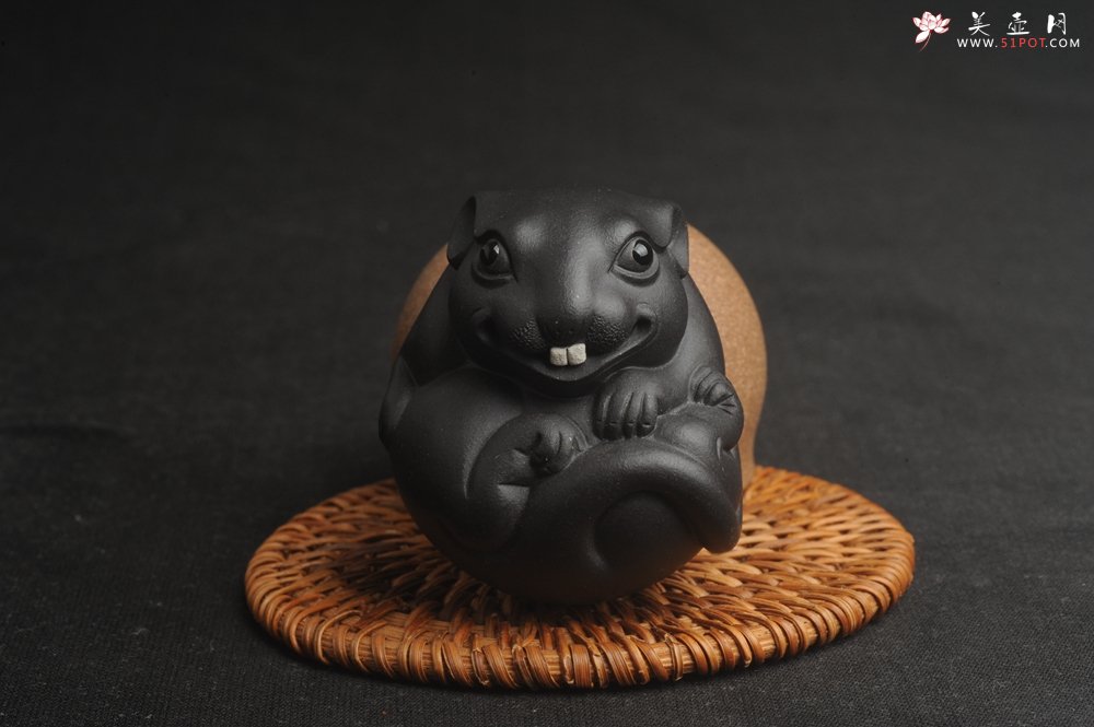 紫砂壶图片：美宠特惠 精致黑料  数（鼠）你最美 紫砂茶宠摆件  高6cm - 美壶网