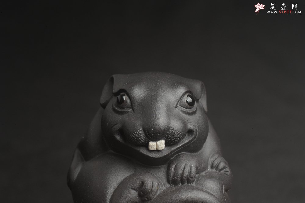 紫砂壶图片：美宠特惠 精致黑料  数（鼠）你最美 紫砂茶宠摆件  高6cm - 美壶网