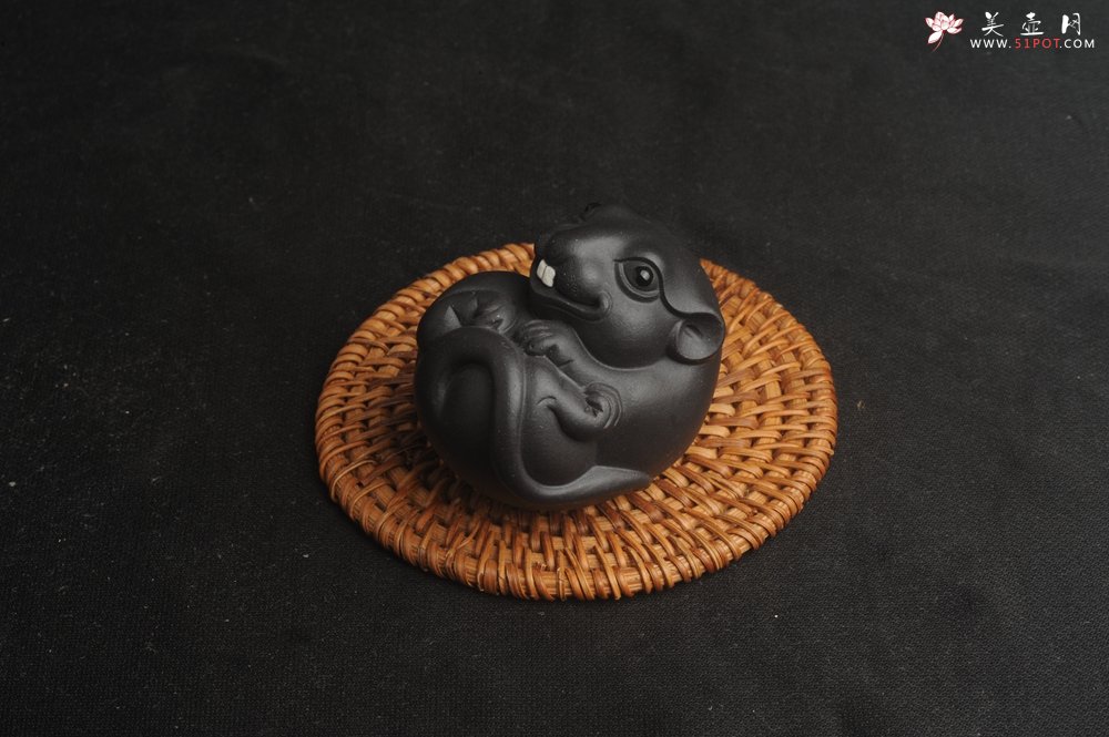紫砂壶图片：美宠特惠 精致黑料  数（鼠）你最美 紫砂茶宠摆件  高6cm - 美壶网