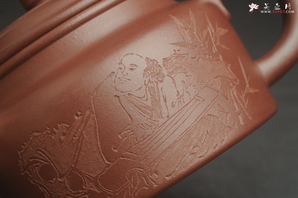 紫砂壶图片：油润黄龙山4号深井红皮龙 全手工德中壶 做工特好 装饰抚琴图 特文气 - 美壶网