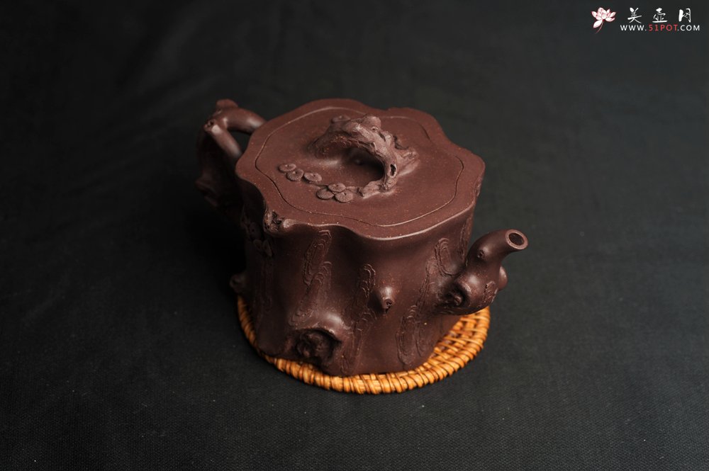 紫砂壶图片：潜力股唐老师 全手工精致老紫泥松桩壶 肌理丰富生动 期待与您结缘 - 美壶网