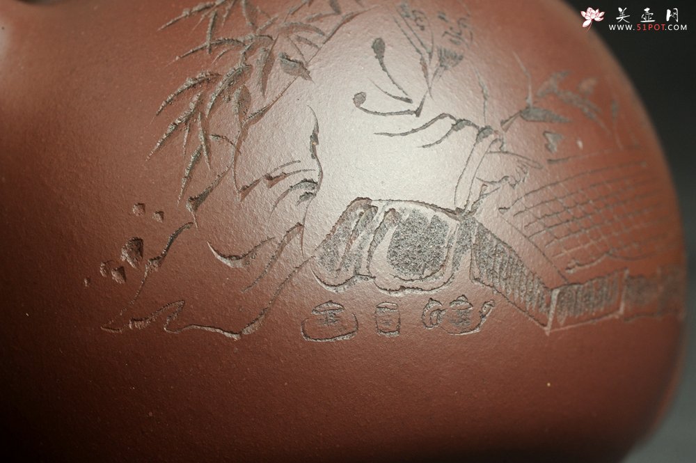 紫砂壶图片：特油润底曹青 全手工一捺底景舟茄段 装饰人物特文气 期待与亲结缘 - 美壶网