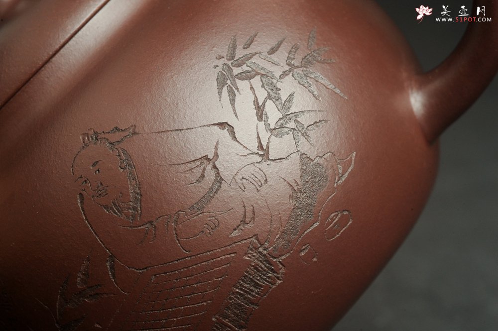 紫砂壶图片：特油润底曹青 全手工一捺底景舟茄段 装饰人物特文气 期待与亲结缘 - 美壶网