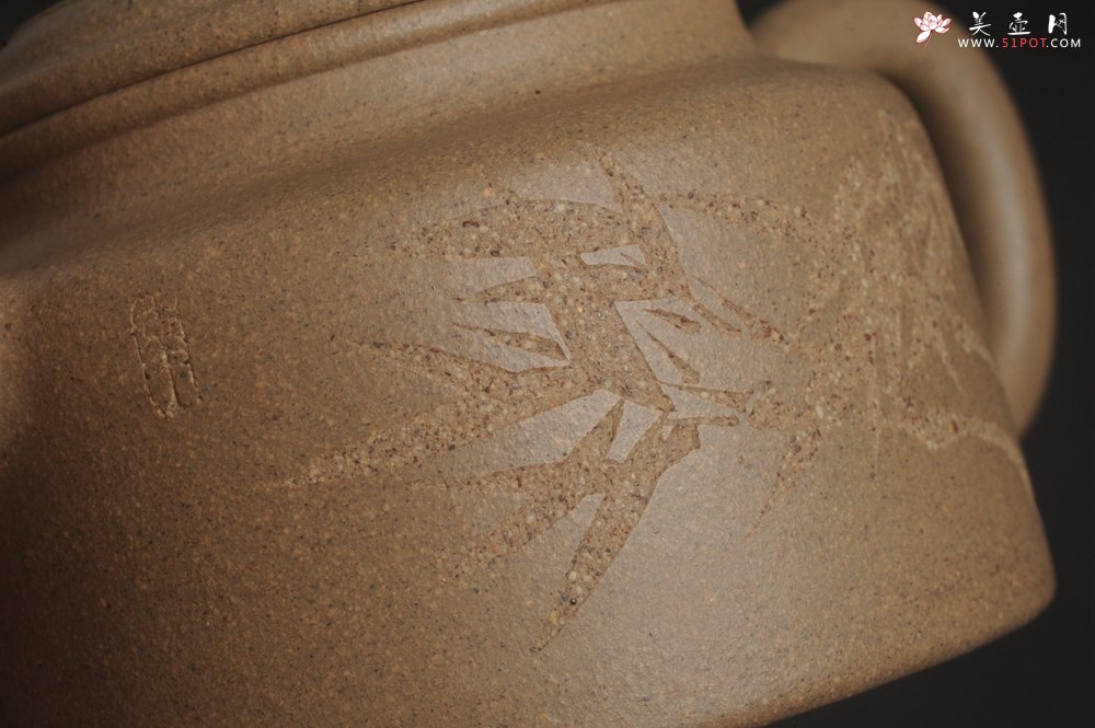 紫砂壶图片：高温油润黄龙山本山老段泥 全手工德中壶 做工特好 居不可无竹 竹笛清风 - 美壶网