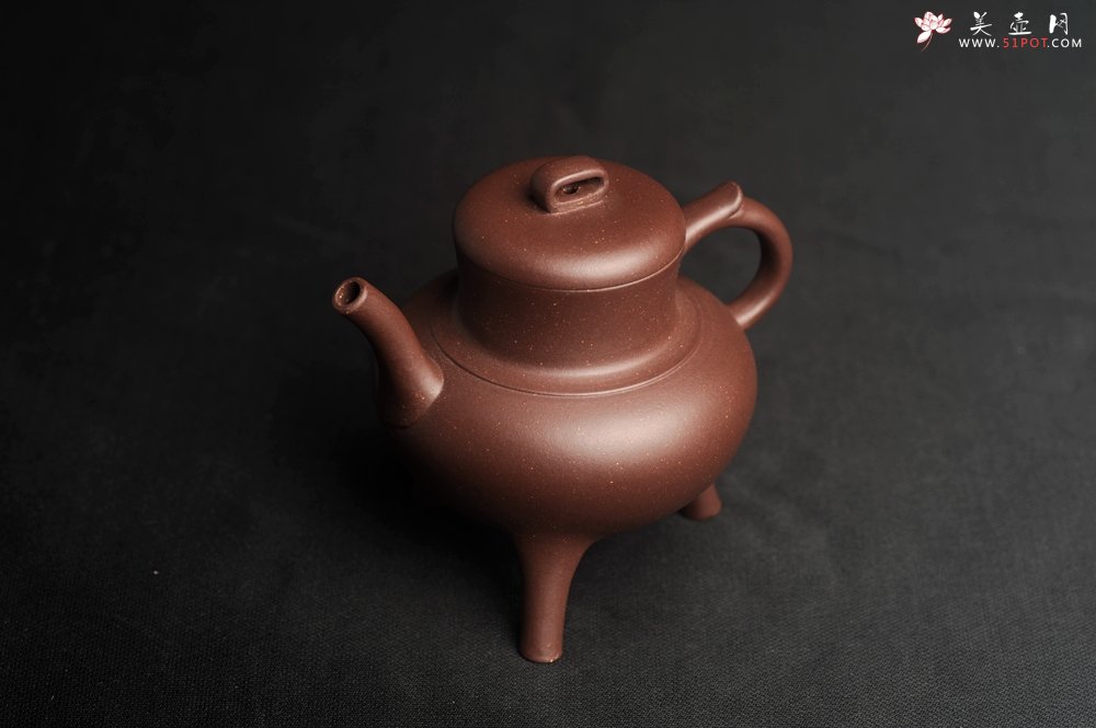 紫砂壶图片：美壶特惠  精致紫泥三足鼎壶 茶人醉爱 - 美壶网