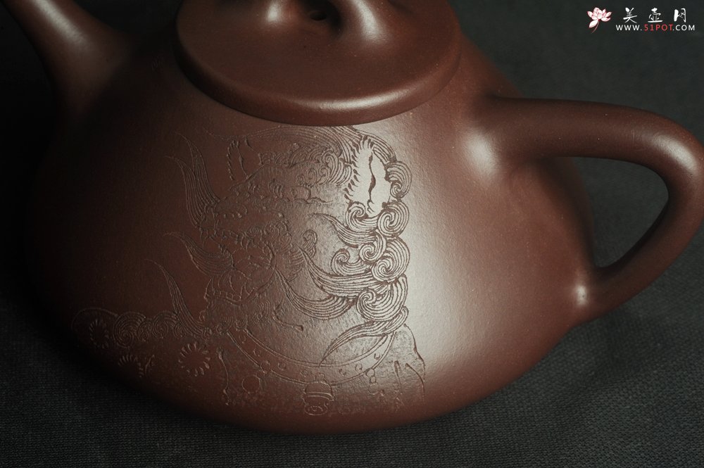 紫砂壶图片：特油润底曹青 全手工子冶石瓢 助工装饰瑞兽 - 美壶网