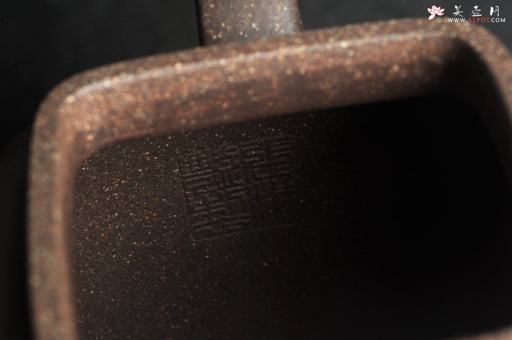 紫砂壶图片：实力派张海艳 全手工油润老青灰段泥重器鸣远四方 气势磅礴 用心之作 装饰拜石图特文气 - 美壶网