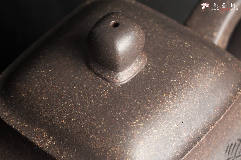 紫砂壶图片：实力派张海艳 全手工油润老青灰段泥重器鸣远四方 气势磅礴 用心之作 装饰人物特文气 - 美壶网