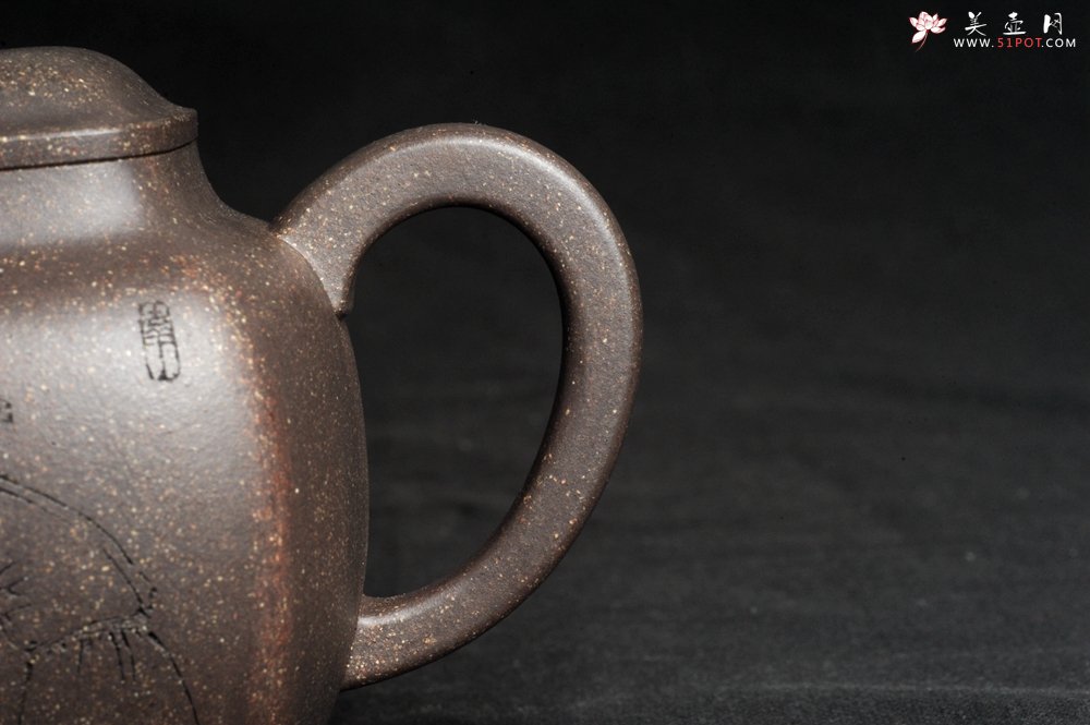 紫砂壶图片：实力派张海艳 全手工油润老青灰段泥重器鸣远四方 气势磅礴 用心之作 装饰拜石图特文气 - 美壶网