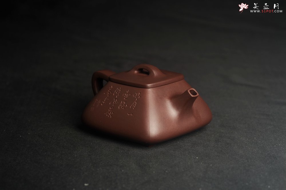 紫砂壶图片：美壶特惠 林旭陶 精致全手工混方石瓢 装饰人物特文气 明月一壶酒 - 美壶网