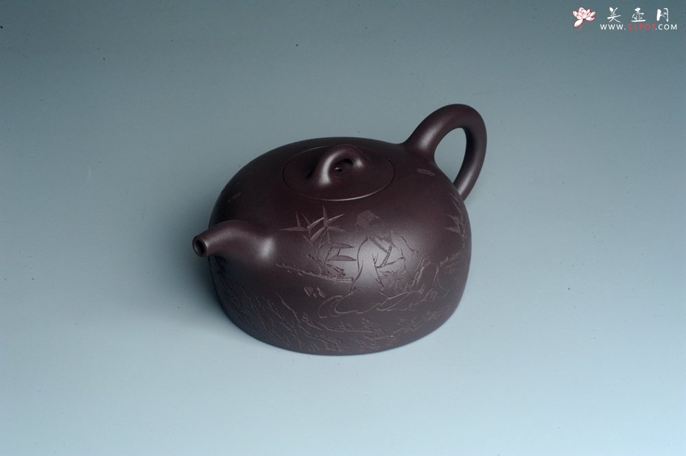 紫砂壶图片：潜力股周小培老师 油润底槽清 卡盖难度相当大 全手工大半月紫砂壶 大象无形 特文气 期待与亲结缘 - 美壶网