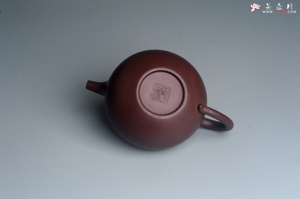 紫砂壶图片：潜力股周小培老师 原创全手工底槽青圆掇壶 - 美壶网