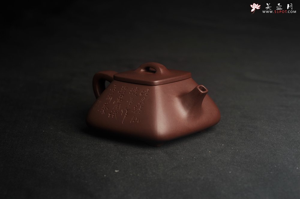 紫砂壶图片：美壶特惠 林旭陶 精致全手工混方石瓢 装饰人物特文气 此是诗仙坡老作 与君同试雨前茶 - 美壶网