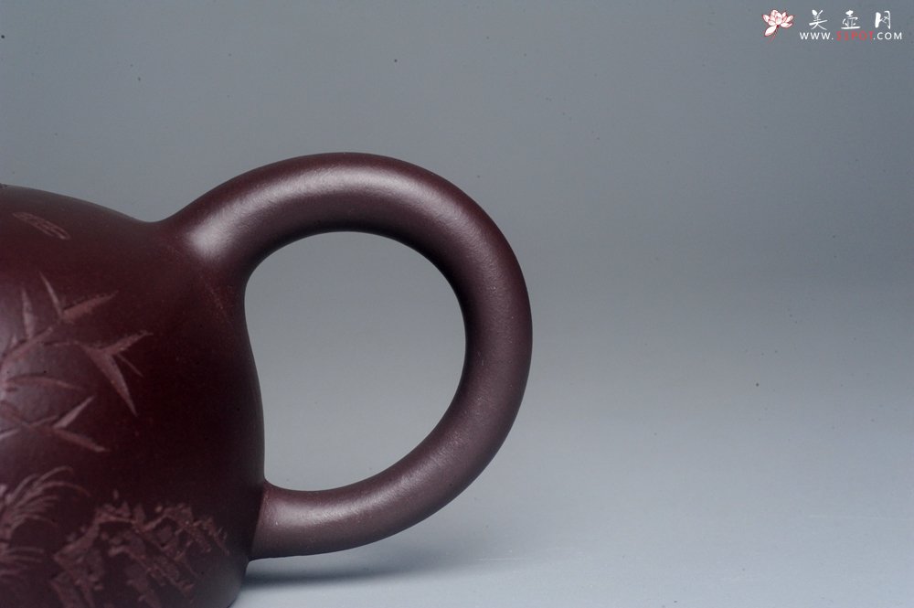 紫砂壶图片：潜力股周小培老师 油润底槽清 卡盖难度相当大 全手工大半月紫砂壶 大象无形 特文气 期待与亲结缘 - 美壶网