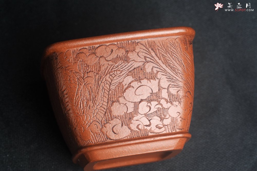 紫砂壶图片：精致降坡泥四方龙凤杯主人杯 茶杯 特文气 - 美壶网