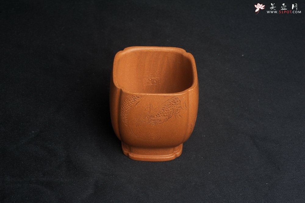 紫砂壶图片：美杯特惠 特好降坡泥 精致四方抽角大号主人杯 四面瑞兽 寓意吉祥 高性价比 - 美壶网