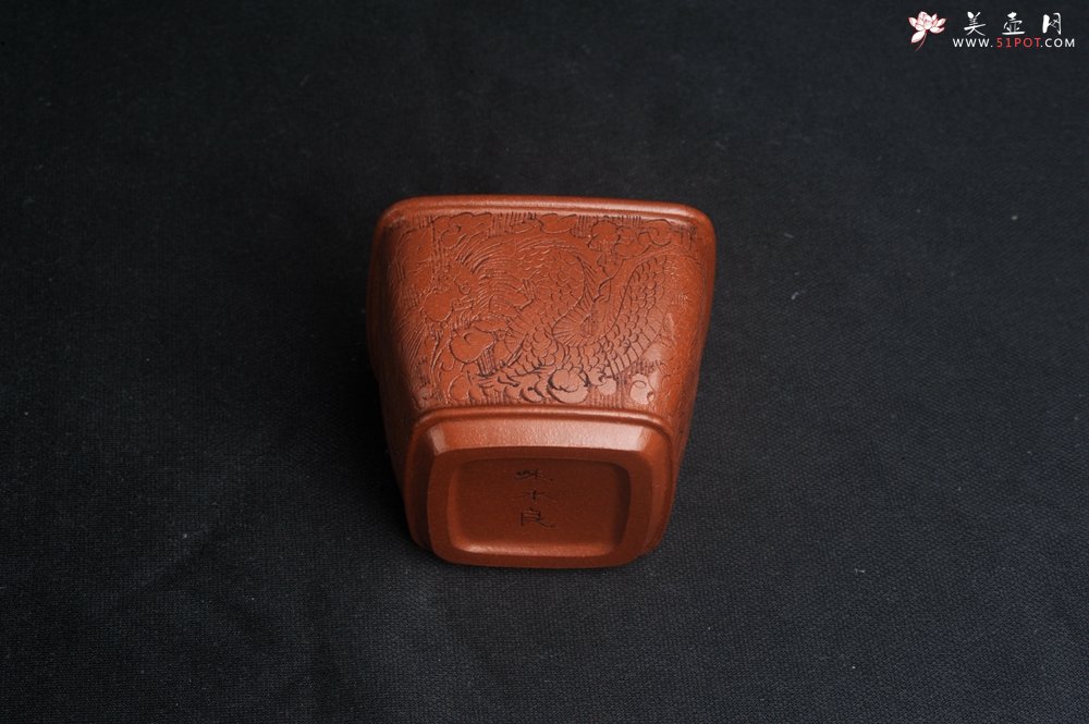 紫砂壶图片：精致降坡泥四方龙凤杯主人杯 茶杯 特文气 - 美壶网