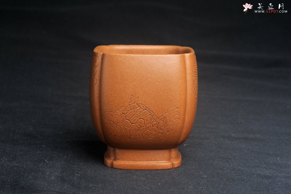 紫砂壶图片：美杯特惠 特好降坡泥 精致四方抽角大号主人杯 四面瑞兽 寓意吉祥 高性价比 - 美壶网