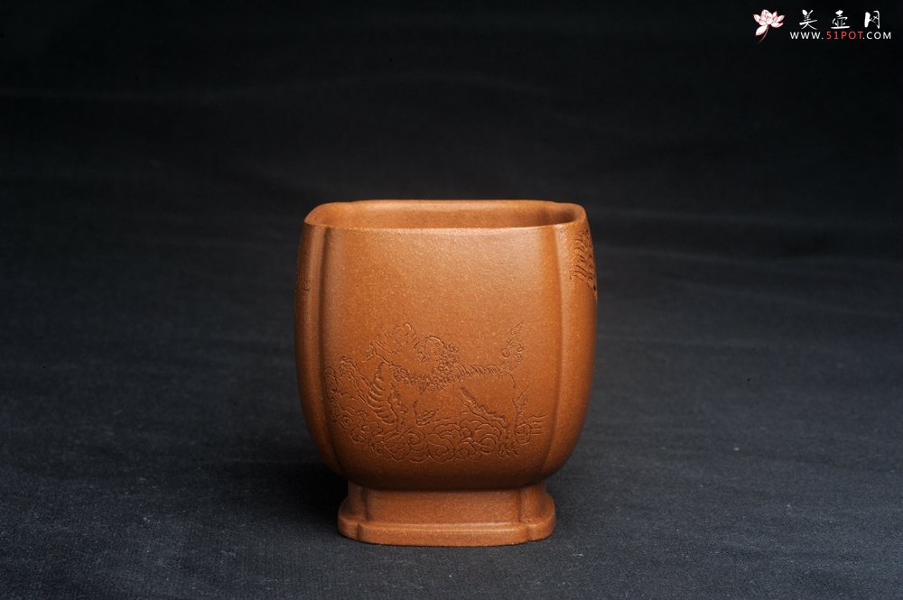 紫砂壶图片：美杯特惠 特好降坡泥 精致四方抽角大号主人杯 四面瑞兽 寓意吉祥 高性价比 - 美壶网