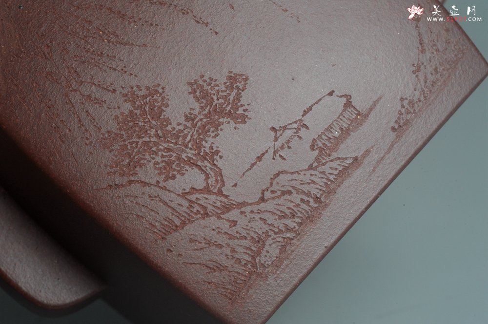 紫砂壶图片：全手工精致汉方壶 装饰山水 特文气 - 美壶网