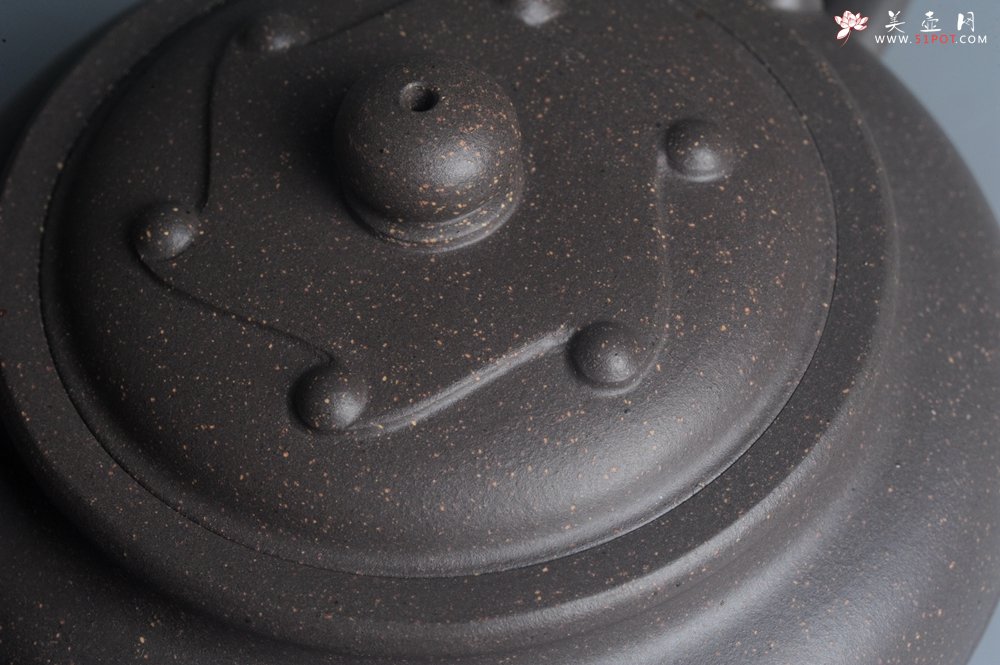 紫砂壶图片：美壶特惠  优质青灰段泥精工三角如意茶壶 茶具 单壶 - 美壶网