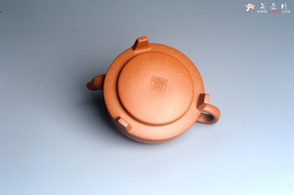 紫砂壶图片：美壶特惠 精致手工茶壶 原矿老段泥三足鼎立紫砂壶茶具 - 美壶网