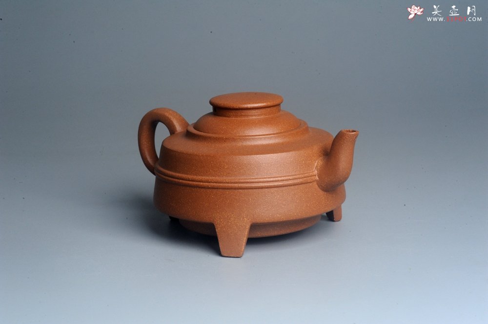 紫砂壶图片：美壶特惠 精致手工茶壶 原矿老段泥三足鼎立紫砂壶茶具 - 美壶网