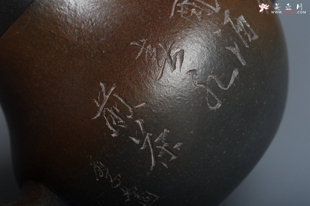 紫砂壶图片：美壶特惠 精致青灰泥柴烧思亭壶 - 美壶网