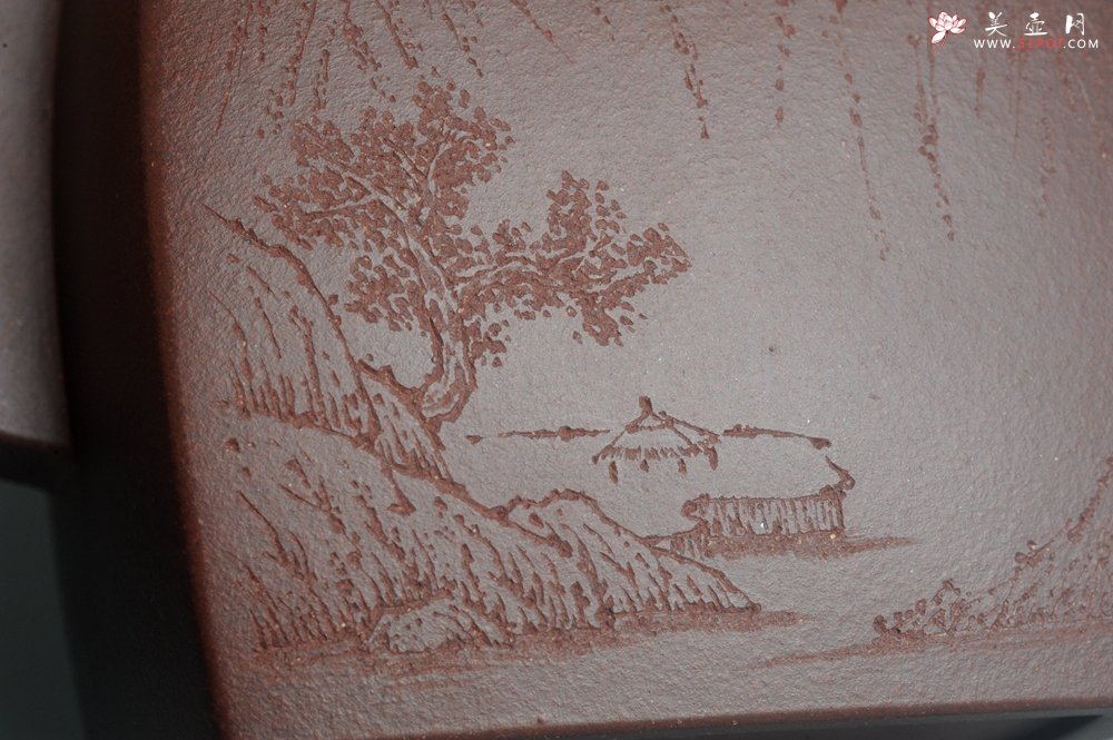 紫砂壶图片：全手工精致汉方壶 装饰山水 特文气 - 美壶网