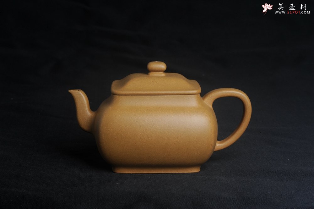紫砂壶图片：实力派张海艳 全手工黄金段泥四方纳福壶 泥料做工俱佳 期待与亲结缘 - 美壶网