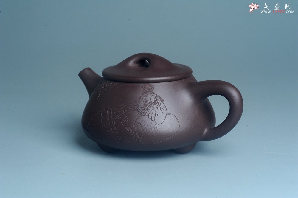 紫砂壶图片：实力派工艺师周斌 优质底槽青全手工精工 满瓢壶 张听钢装饰人物 明月一壶酒 清风万卷书 - 美壶网