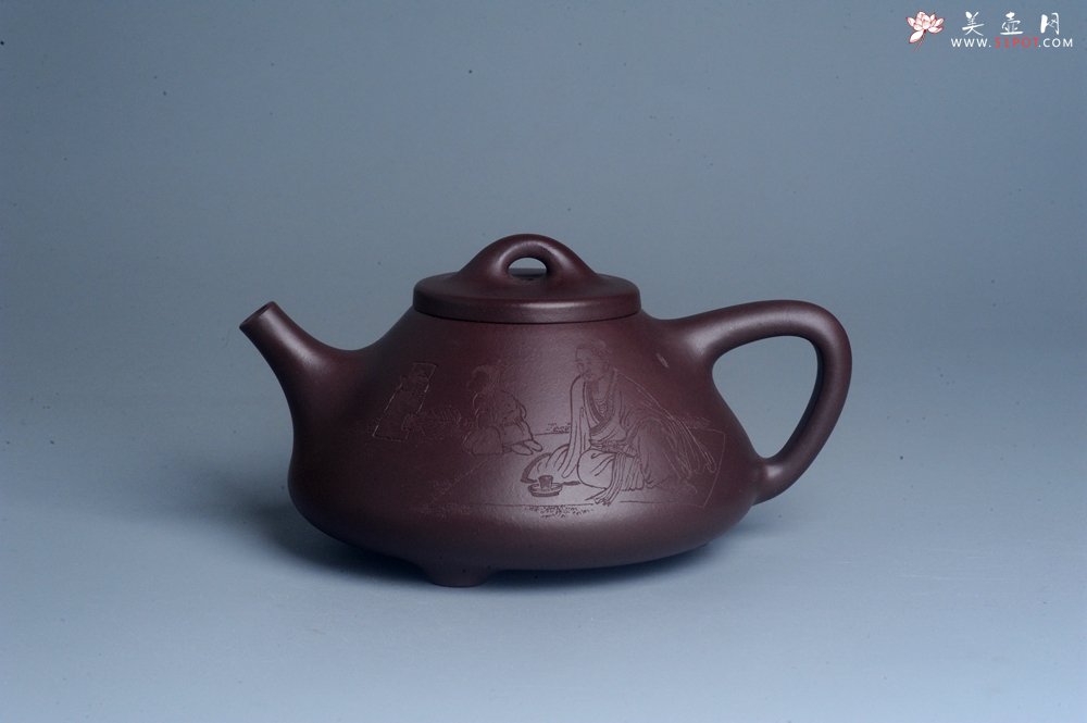 紫砂壶图片：实力派工艺师周斌 优质底槽青全手工精工 子冶石瓢壶 张听钢装饰人物 平生衣食随缘好 过得清闲便是仙 - 美壶网