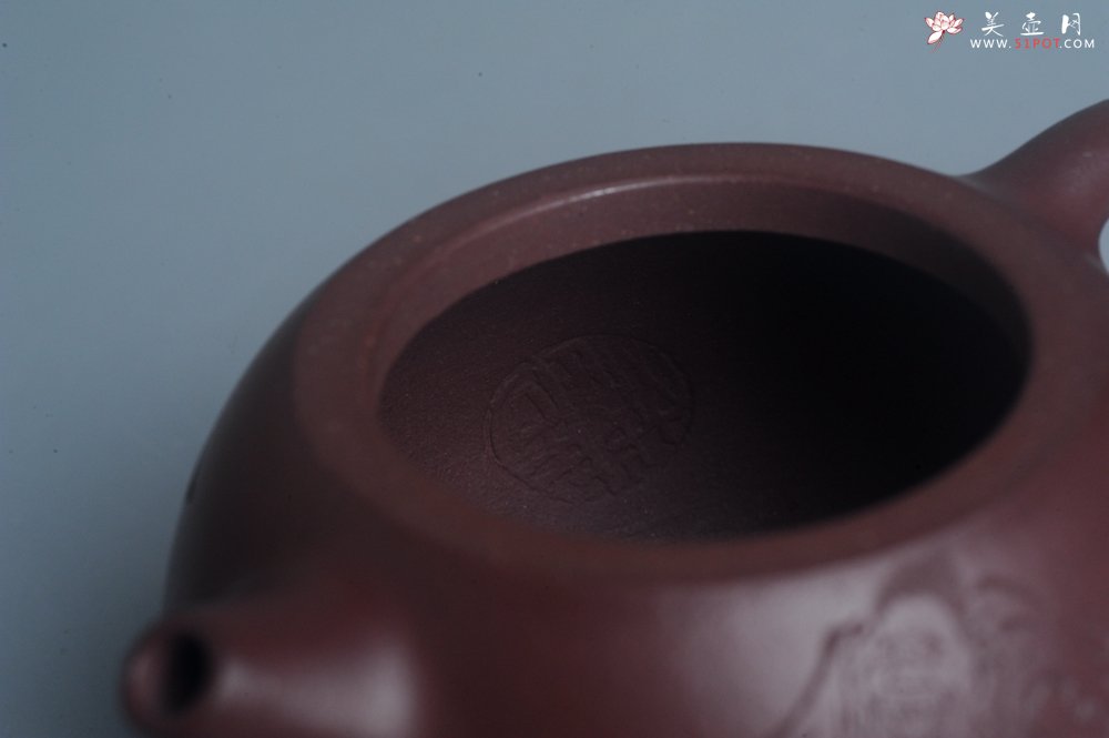紫砂壶图片：实力派工艺师周斌优质底槽青全手工精工西施茶壶 实力名家刘伟涛装饰 有钱真好 - 美壶网